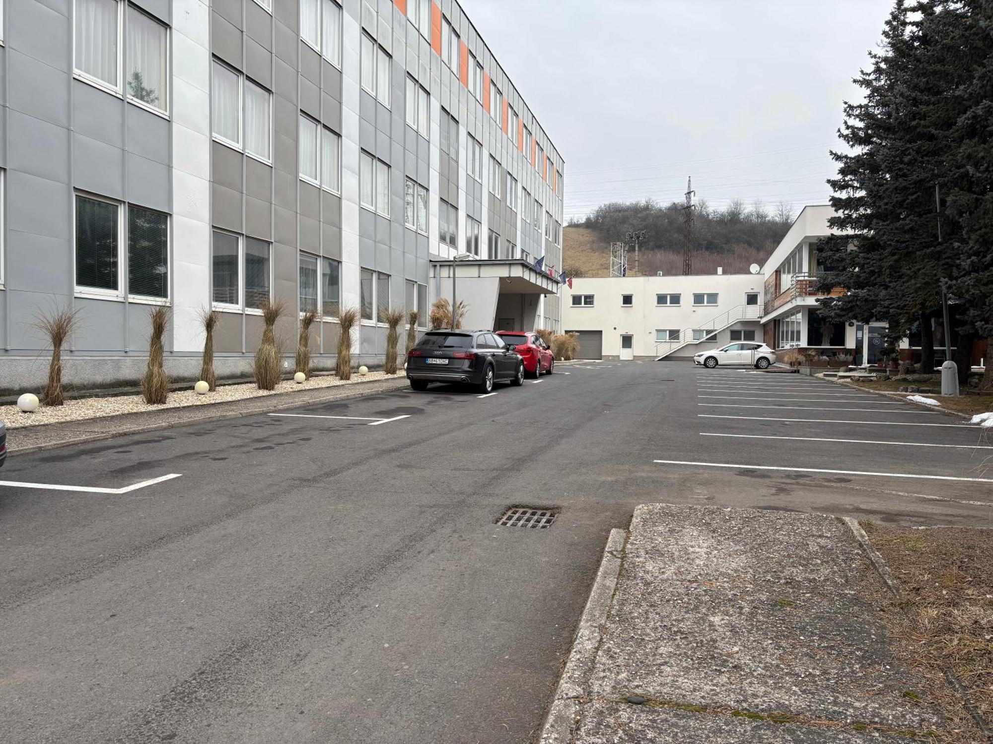 City Hotel B&B, Reception 24 7, 800M Od-From R1, Free Parking Banská Bystrica Exterior foto